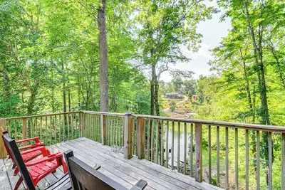 Image de Dandridge Home on Douglas Lake w/ Hot Tub & Dock!
