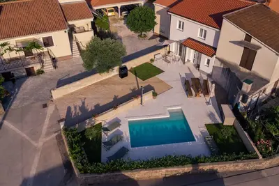 Image de Charming Holiday House Pietra with a pool