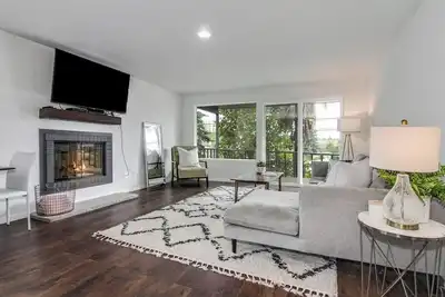 Image de Downtown Kirkland - Modern 3rd Street Retreat