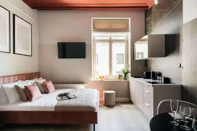 Image de Comfy studio apartment near the Main Square