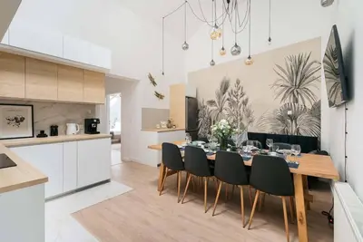 Image de Spacious 4-bedroom apartment in the city center