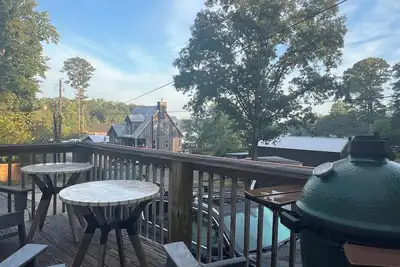 Image de Spacious 5-bedroom Lake Martin Lake View House, Newly Remodeled, lots of charm!
