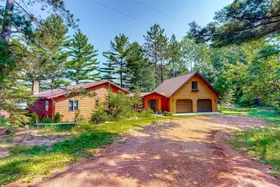 Image de Charming 5br Lake Home, Dog-friendly, with a full bar, Kayaks, Gas Grill, & Wifi