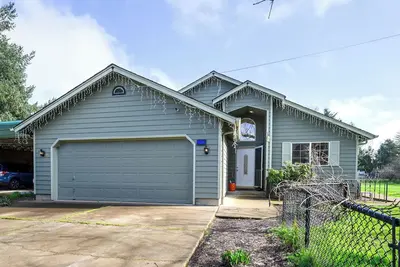 Image de River House: country living close to everything!