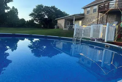 Image de Spacious 5-bedroom house with swimming pool and Ac, WiFi in beautiful Guthrie.