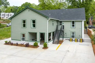 Image de 4 Br/4 Ba, Pets Ok, Near Ngmc, Longer Stays Ok, In-Unit W/D