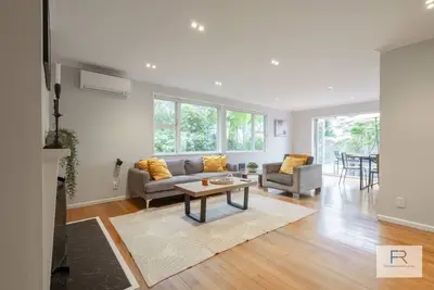 Image de Beautiful Birkenhead Home | by Furnished Rentals