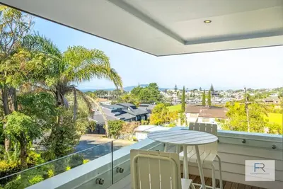 Image de Seaview Haven in Castor Bay|by Furnished Rentals