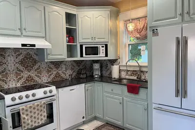 Image de Historic home in the heart of Jackson, Tn. Minutes away from downtown.