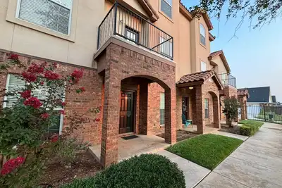 Image de Modern Texas Tech Condo - Prime Location - walk to Broadway, Campus & Downtown