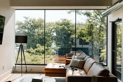 Image de Kroger Lofts | Unit A | Rooftop Pool | Lake Views