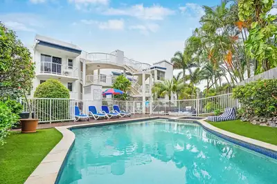 Image de Just a short walk to the beach, cafes, and local attractions.