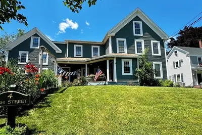Image de High Street Haven, large apartment steps to the harbor and Camden Village