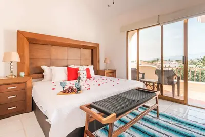 Luxury Condo Overlooking Marina in Ixtapa
