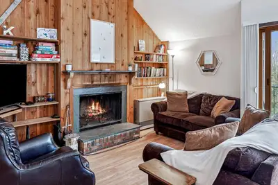 Image de Walk to Ski Hill, Cozy Fireplace | Kingswood 7d