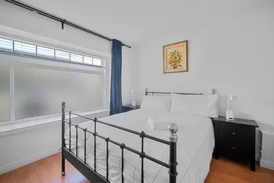 Image de Lovely ground floor suite in Central Vancouver