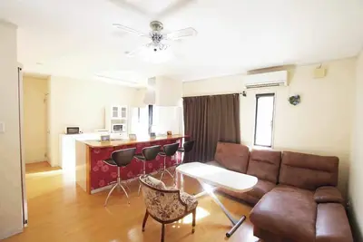 Image de A guesthouse limited to one couple. Conveniently located in the center of Amami Oshima for sightseeing. 30 seconds to the largest downtown area, Yajin River. Fully equipped kitchen and laundry facilities are available for long-term stays.