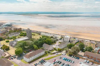 Image de Seashells - Ground Floor Seafront Apartment - Burnham on Sea - Free Parking