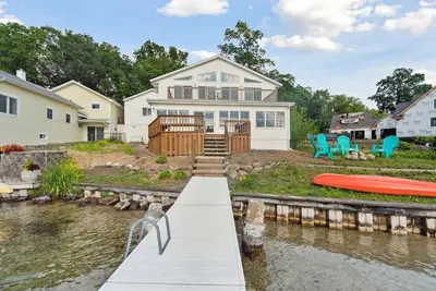 Image de Luxury Retreat on Gull Lake – Perfect for Your Next Getaway!