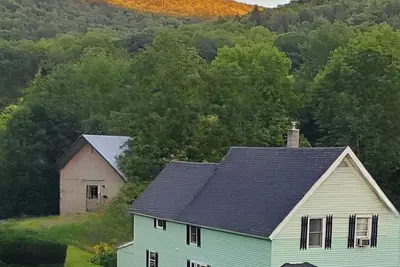 Image de Family Home in the mountains. Get out and explore!