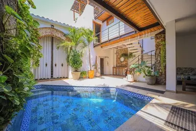 Image de 6bd Mansion in the old town