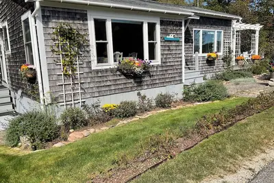 Image de Charming 3-bedroom cottage on Pigeon Hill Peninsula withWiFi. \n