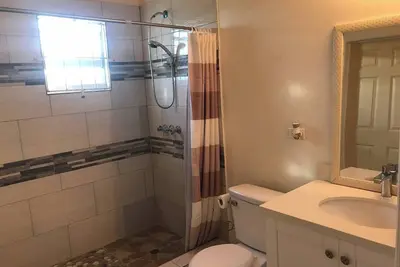 Image de 1 Bedroom Apartment away from home vibes\n\n