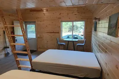 Image de Cozy Rustic Sleeping Cabin in Isabella