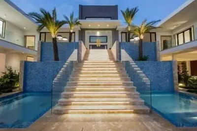 Image de Luxurious Massive Villa for Big Groups Unique Style