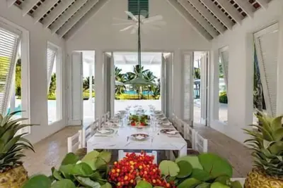 Image de Private Beach Villa walking distance to the Marina