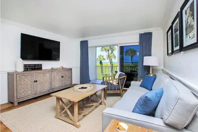 Ocean's Edge - Newly Remodeled Beachfront Luxury Condo