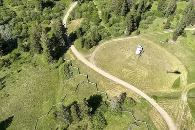Image de Cozy Rv in the Wilderness with Ac and Heat!