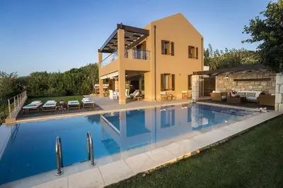 Image de Villa Heated Infinity Pool, Spa, Stunning Bay View