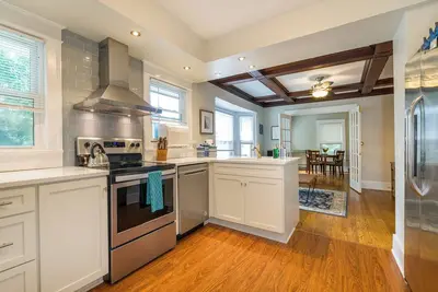 Image de Charming 2-bedroom apartment close to everything on quiet street