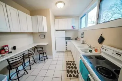 Image de New Listing! Updated lovely one bedroom apartment! \n