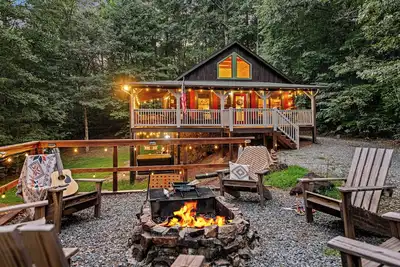 Image de Secluded Cabin: Hot Tub & 10 Mi to Blue Ridge