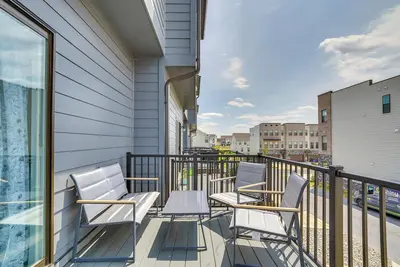Image de Frederick Townhome w/ Balcony, Close to Parks!