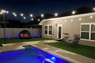 Image de Come and enjoy our amazing pool at The Getaway