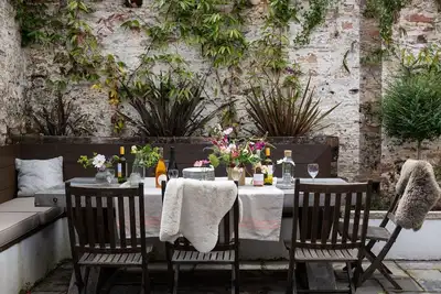 Image de Vineyard House - a house that sleeps 8 guests in 4 bedrooms