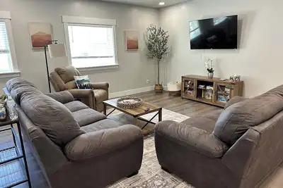 Image de Clean & Spacious 2-bedroom Basement Apt. Ac, WiFi, full kitchen in North Ogden