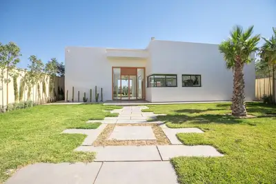 Marrakech Villa Heaven: Elegance & Private Pool