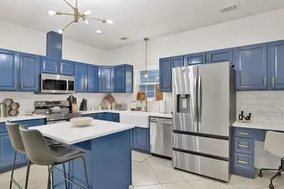 Image de Family/Pet Friendly-Near Downtown-15 Min to Beach