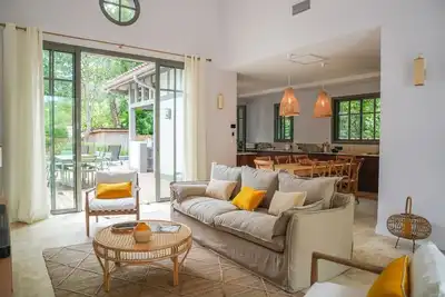 Image de Magnifique villa, haut standing, entre bassin et océan, piscine chauffée