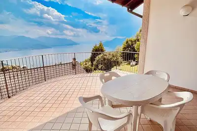 Image de Cà Sulà, large detached house with garden and beautiful lake view