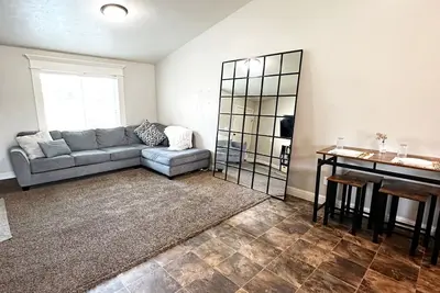 Image de Spacious 3-Bedroom Ammon Condo with WiFi, Ac, Full Kitchen & Modern Comforts