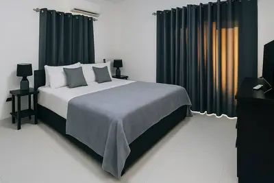 Image de Spacious Apt w/ Private Parking & Room A/C