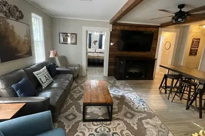 Image de Fisherman's Flat Cozy 3-bedroom cabin short walk to water at Cypress Cove