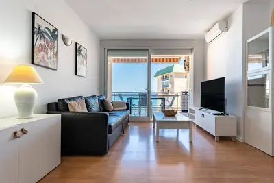 Image de Appartement '2 Bed 1 Bath Very Bright Apt' avec vue sur la mer, Wi-Fi et climatisation
