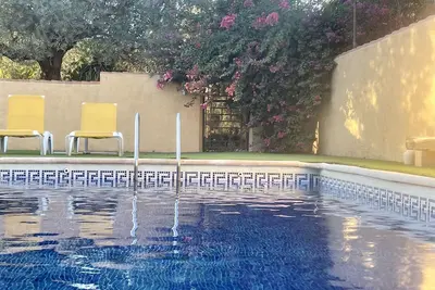 Maison de campagne 'Cortijo Los Olivos De Orgiva' avec vue sur les montagnes, Wi-Fi et climatisation