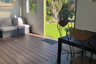 Image de Modern cabin at beautiful Pohara Beach